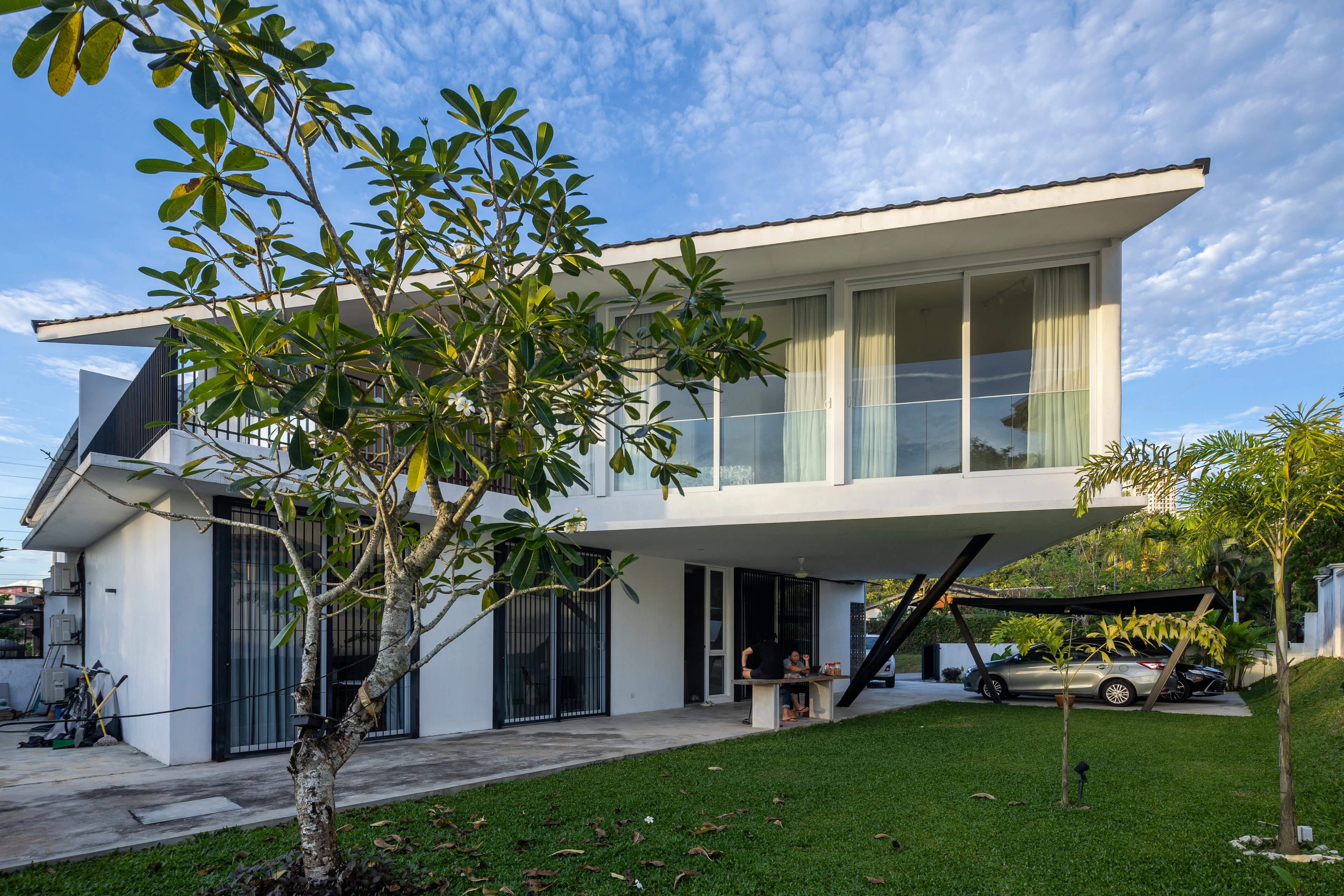 Garden-facing elevation