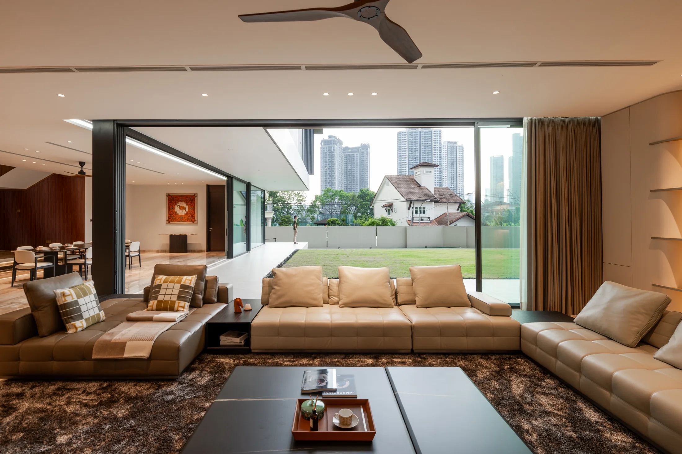 Living room opening onto the pool