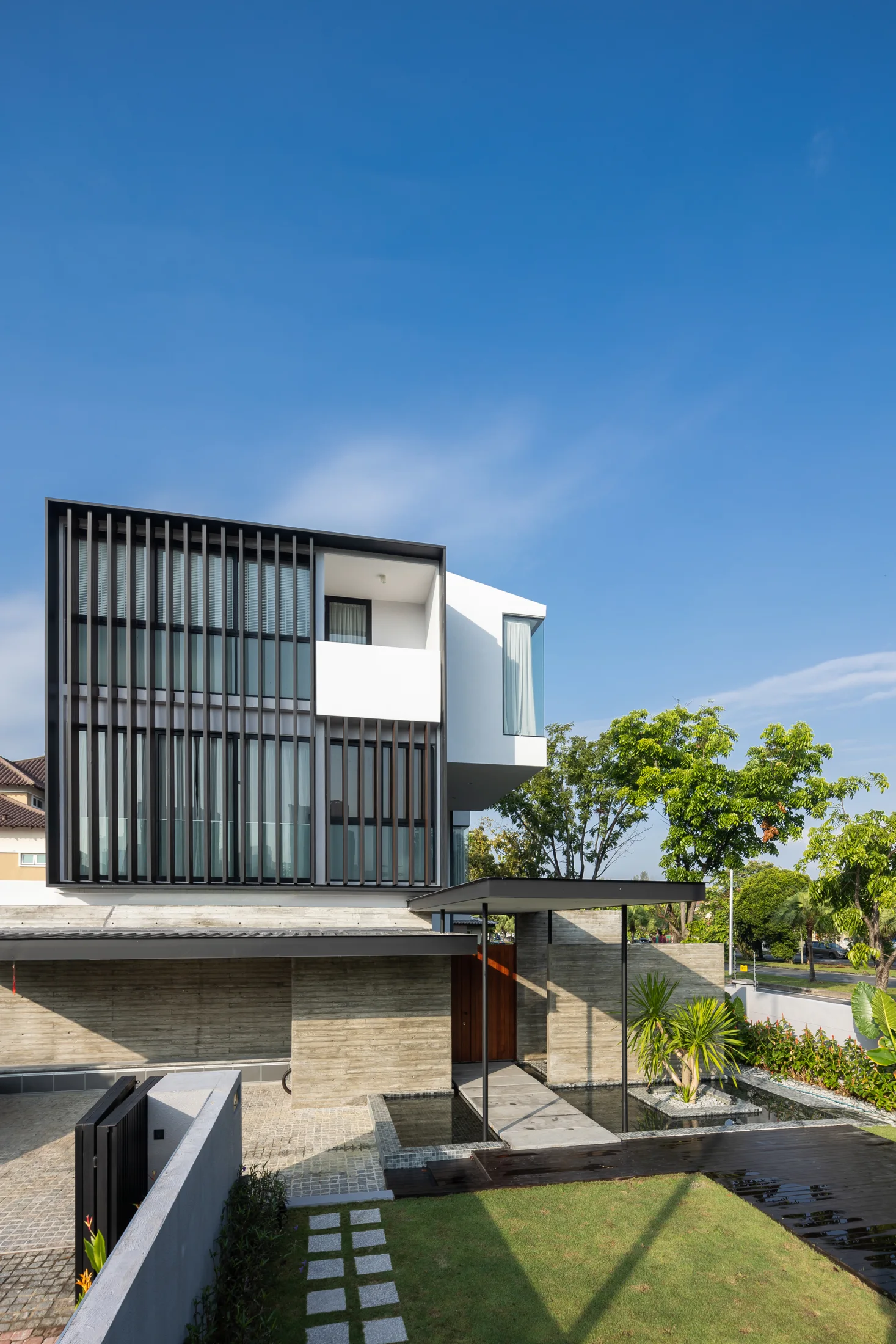 Street elevation and vertical screens