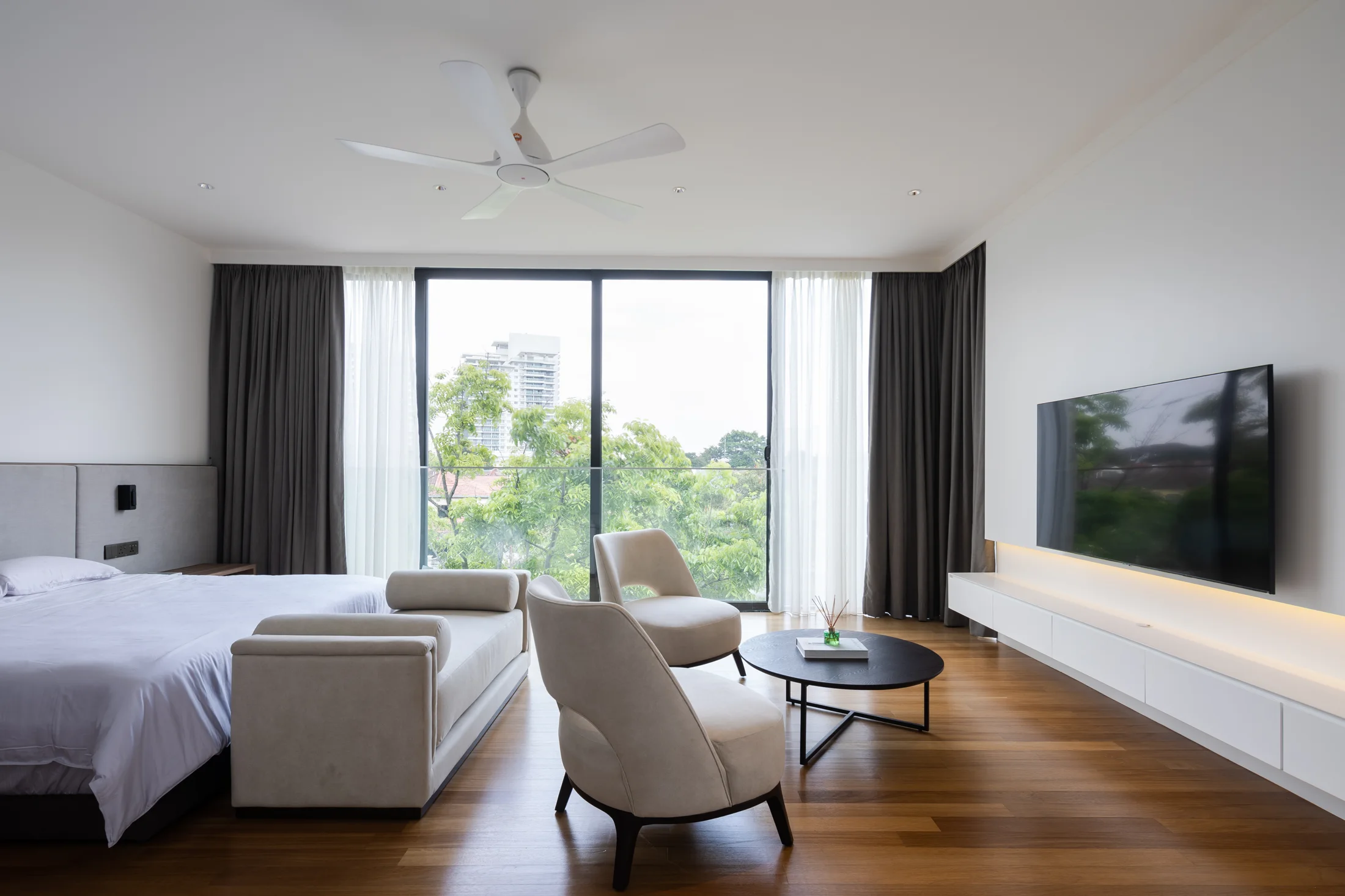 Bedroom opening to a garden view