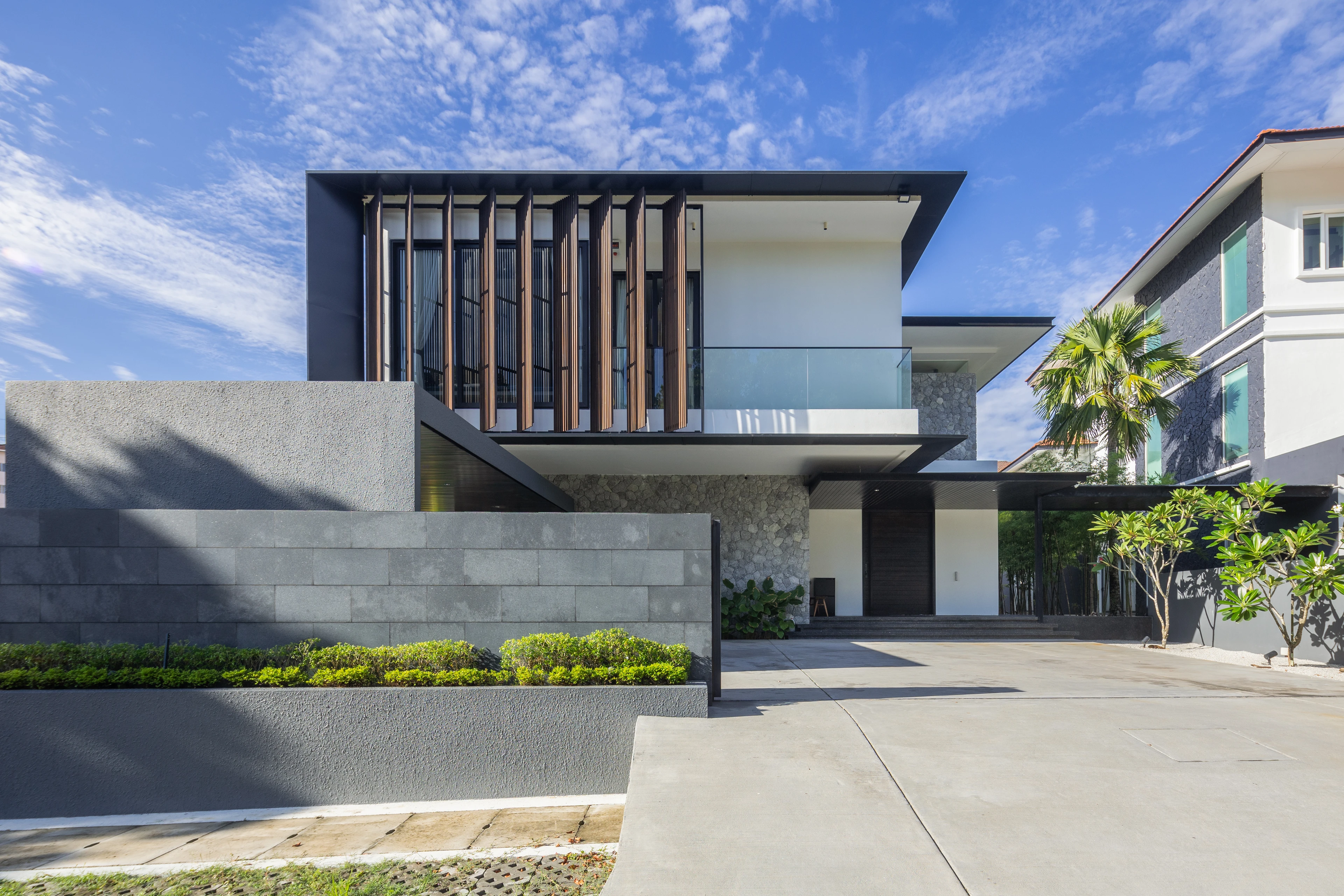 Front elevation with vertical screens and stone garden walls